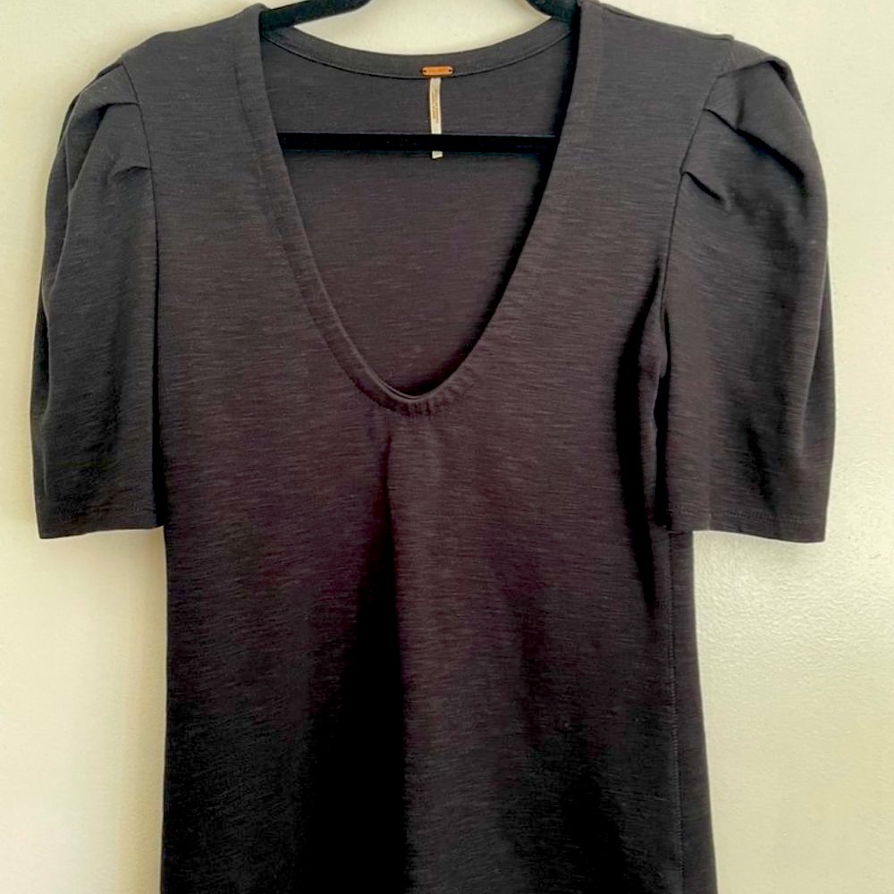 Free People Puff Sleeve V-Neck Shirt - Black - Medium